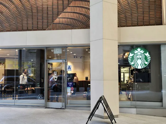 Starbucks Picture 3