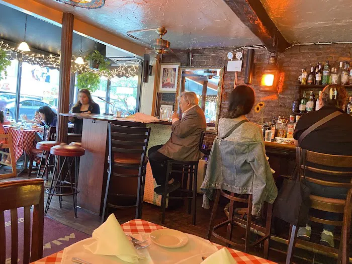 Mimi's Restaurant and Piano Bar Picture 3