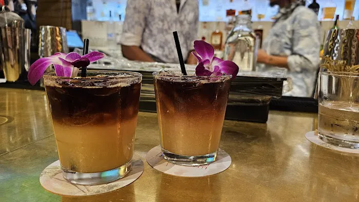 Tommy Bahama Restaurant, Bar & Store Picture 8