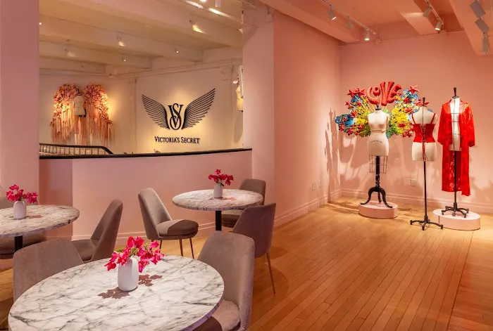 Champagne Bar by Victoria's Secret Picture 9