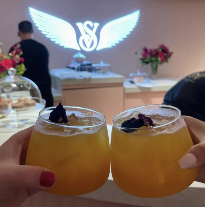 Champagne Bar by Victoria's Secret Picture 4