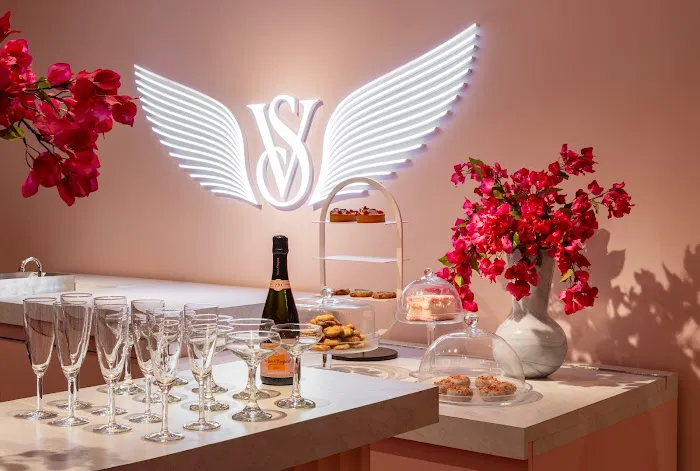 Champagne Bar by Victoria's Secret Picture 5
