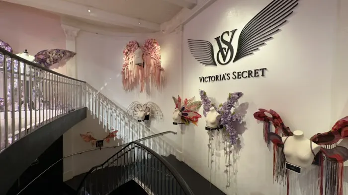 Champagne Bar by Victoria's Secret Picture 3