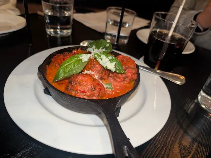 Emmy Squared Pizza: Hell's Kitchen Picture 5