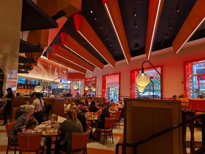 Junior's Restaurant and Bakery Picture 7