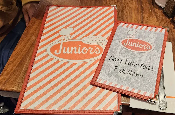 Junior's Restaurant and Bakery Picture 8