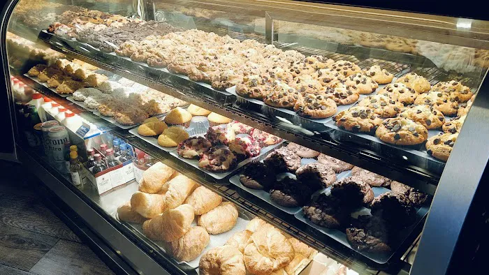 Majestic Delicatessen Picture 5