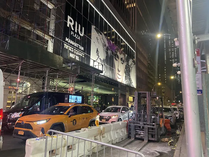 Highball Times Square Picture 2