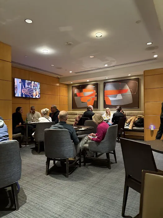 Lobby Lounge Picture 10
