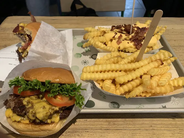 Shake Shack 1700 Broadway - 53rd & 7th Picture 8