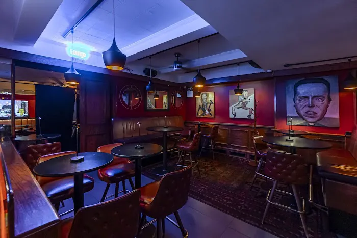 Faces & Names Bar and Lounge Picture 7