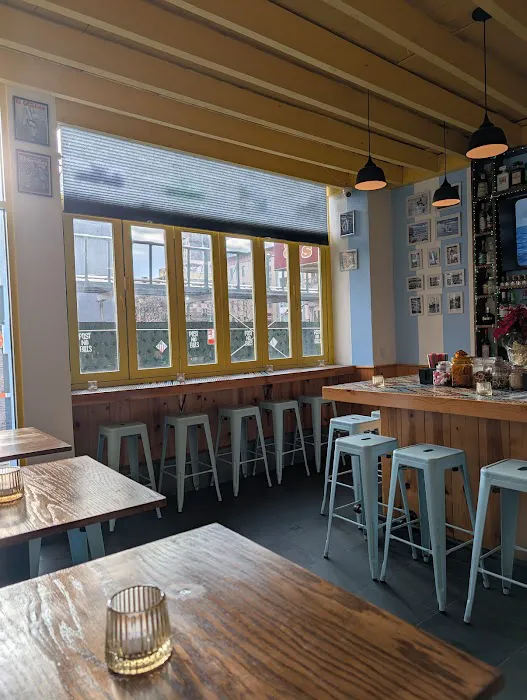 Revival Bar Restaurant Picture 2