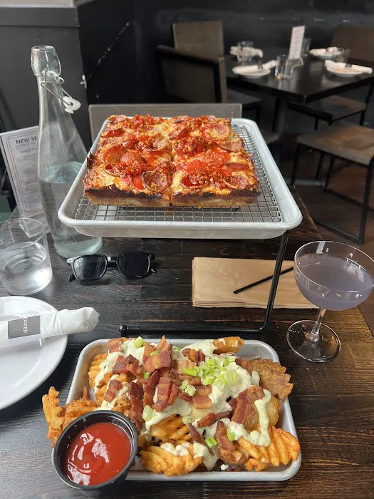 Emmy Squared Pizza: Midtown West Picture 4