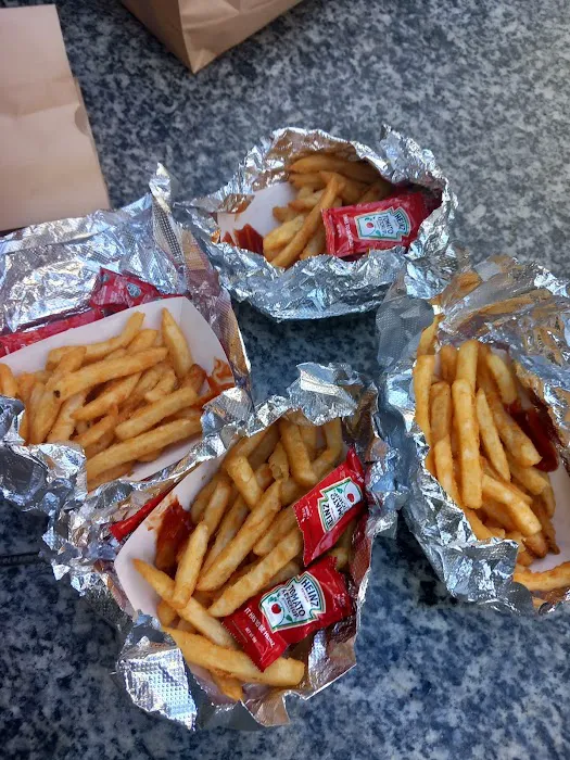 Moshe’s falafel Picture 10