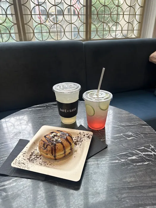 Café at Saks Picture 7