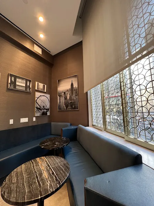 Café at Saks Picture 3