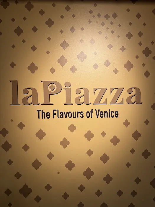 La Piazza New York Picture 1