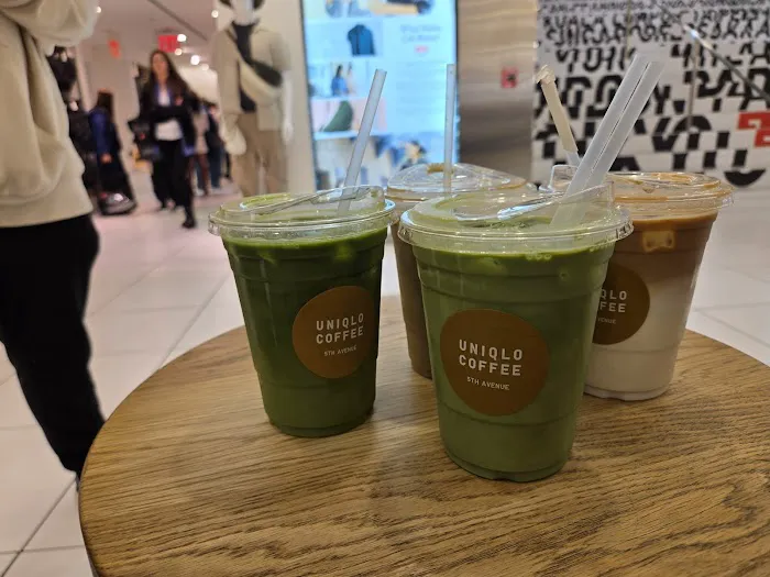 UNIQLO COFFEE 5th Avenue Picture 10