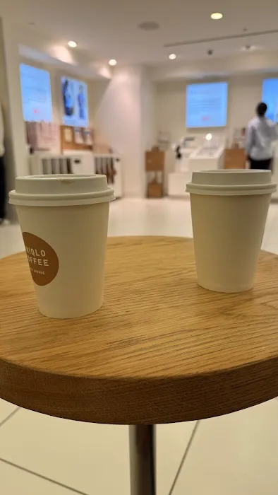 UNIQLO COFFEE 5th Avenue Picture 9