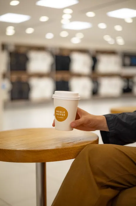 UNIQLO COFFEE 5th Avenue Picture 1