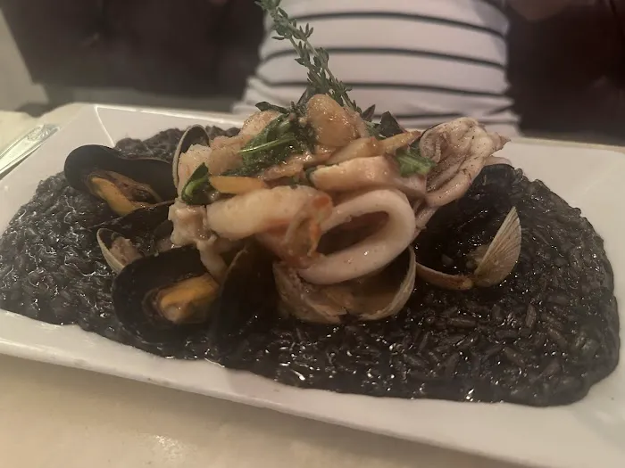 Blue Seafood Bar and Eatery Picture 3