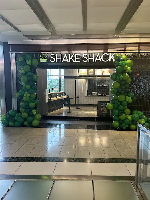 Shake Shack Columbus Circle Picture 5
