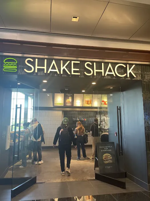 Shake Shack Columbus Circle Picture 6