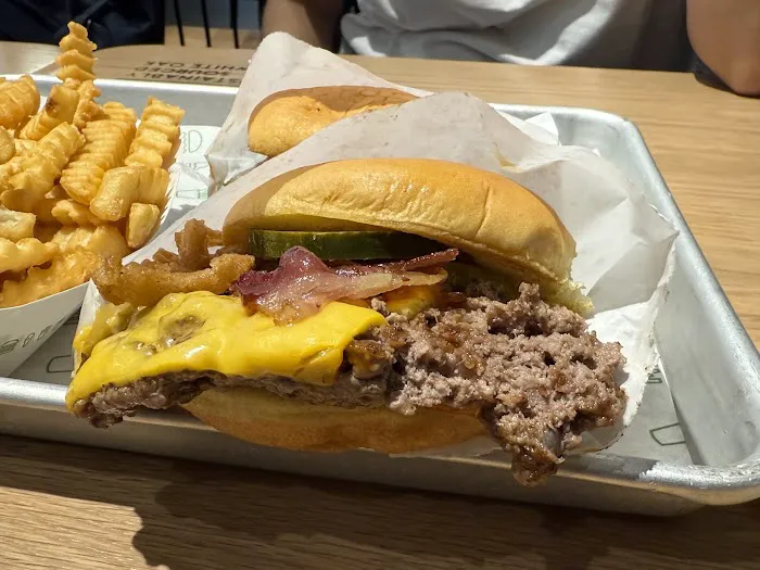 Shake Shack Columbus Circle Picture 1