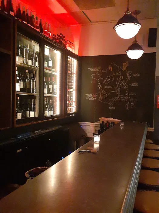 Vin Sur Vingt Wine Bar - Riverside Blvd Picture 10