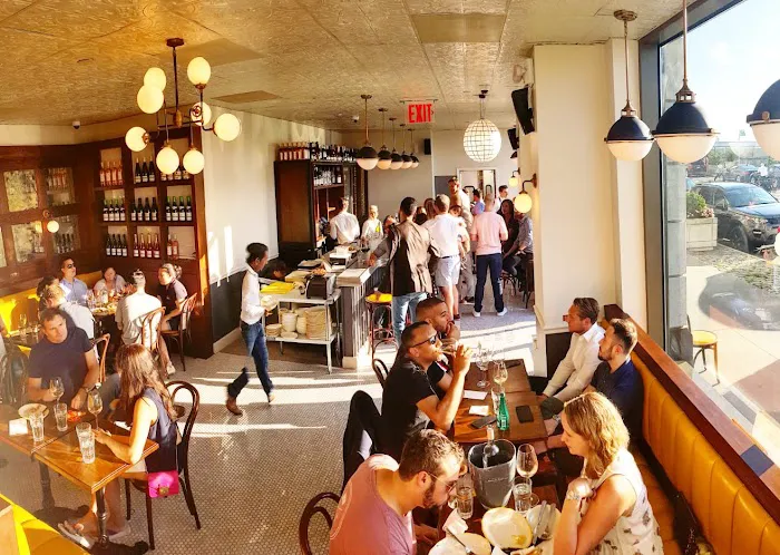 Vin Sur Vingt Wine Bar - Riverside Blvd Picture 5