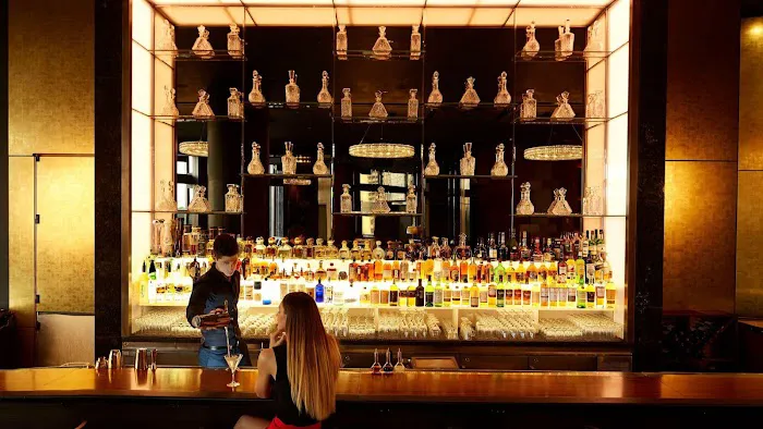 Ascent Lounge Picture 5