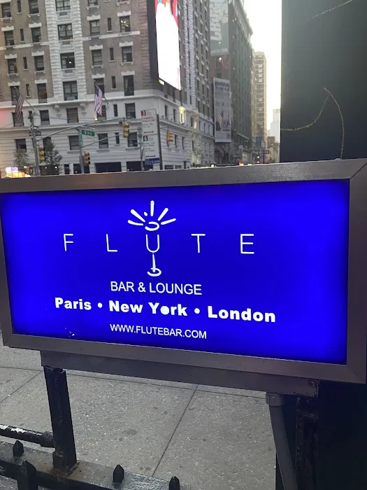Flûte Champagne Bar Picture 4