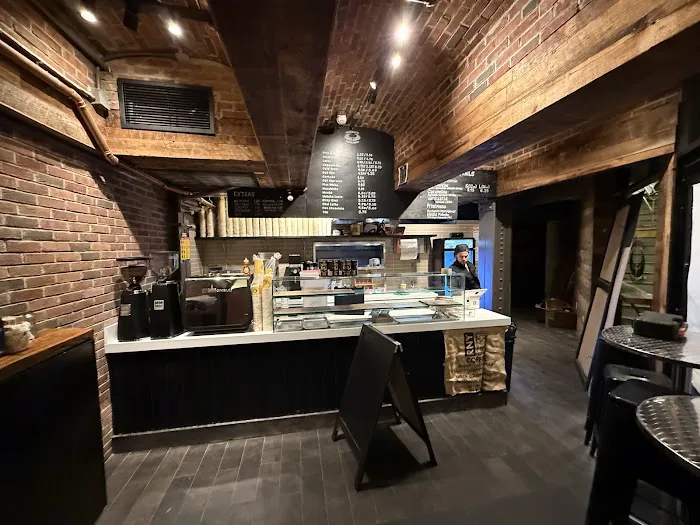 Madman Espresso & Bagels at TurnStyle Market Picture 1