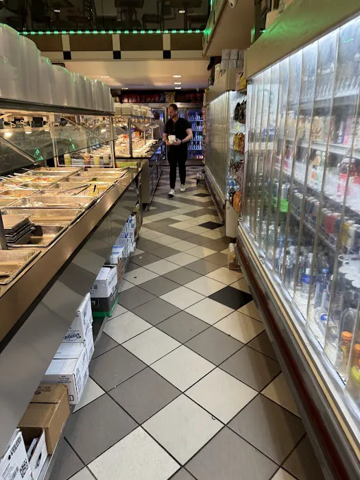 Deli On Madison Picture 2