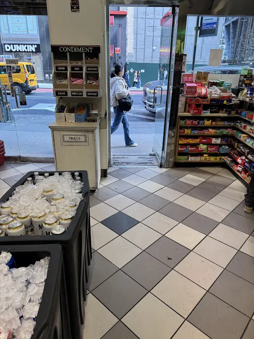 Deli On Madison Picture 10