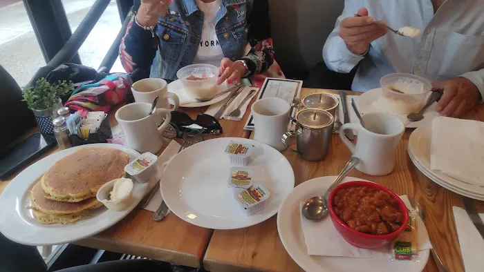 Sutton Cafe Picture 10
