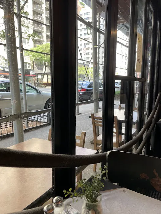 Sutton Cafe Picture 9