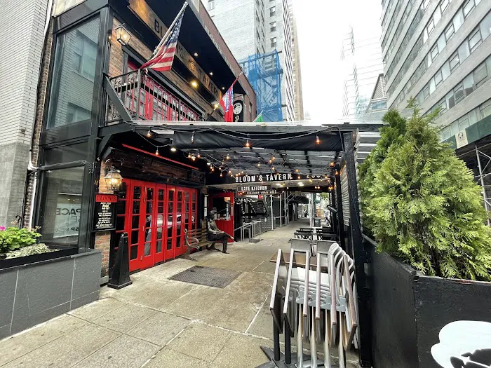 Bloom's Tavern Picture 6