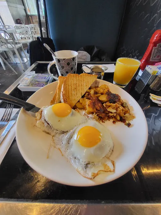 Moonstruck Eatery Picture 9