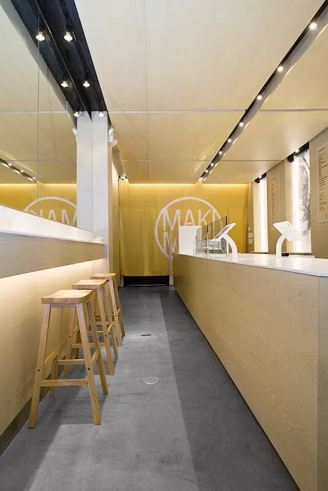 MakiMaki Sushi - Central Park South Picture 3