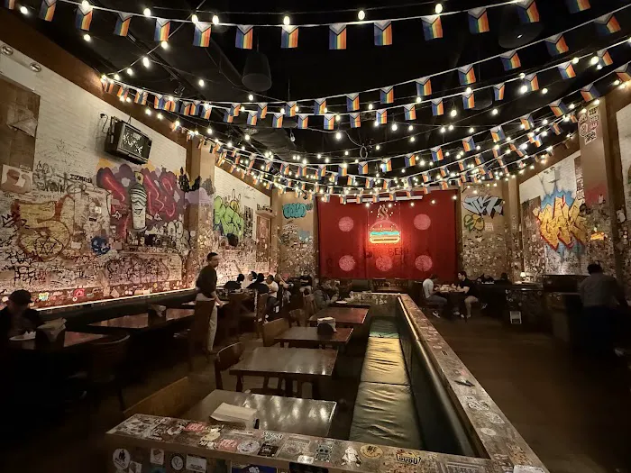 burger joint Picture 4