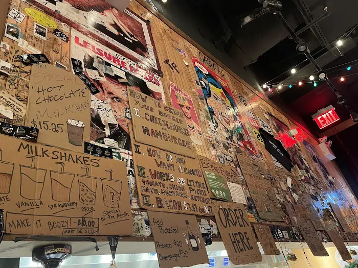 burger joint Picture 10