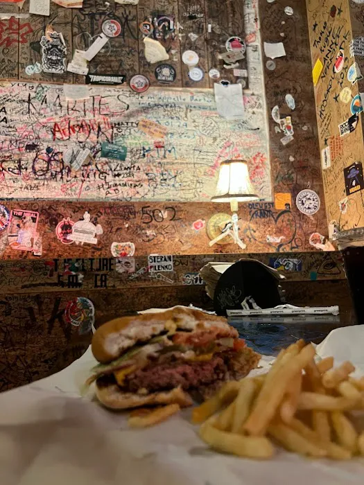 burger joint Picture 5