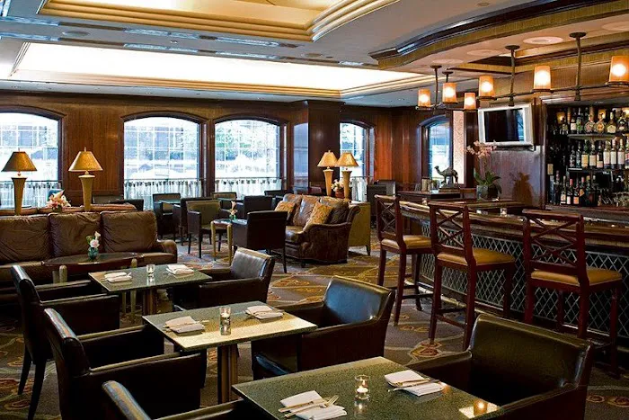 Randolph's Bar and Lounge Picture 3