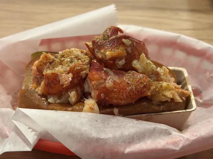Luke's Lobster at Rockefeller Center Picture 4