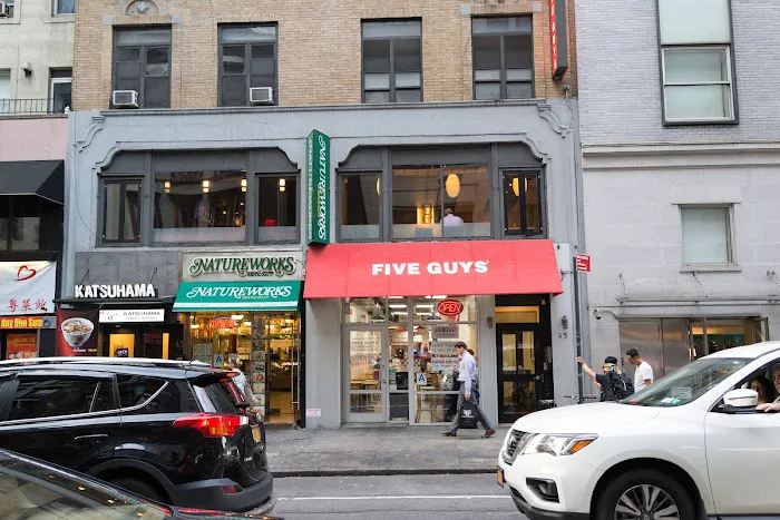Five Guys Picture 9
