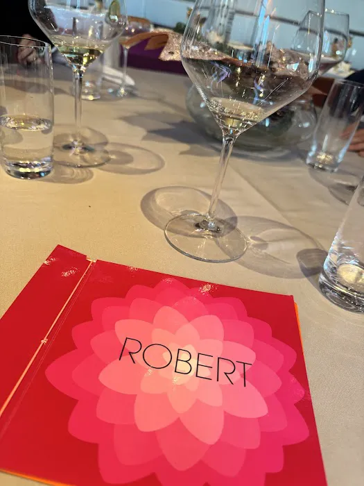 ROBERT Picture 9