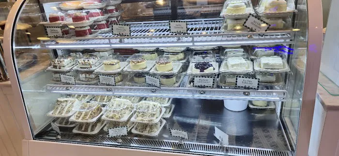 Magnolia Bakery - Central Park South Picture 3