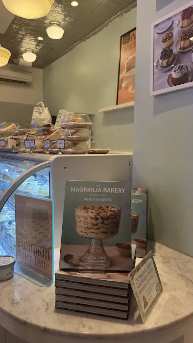 Magnolia Bakery - Central Park South Picture 7