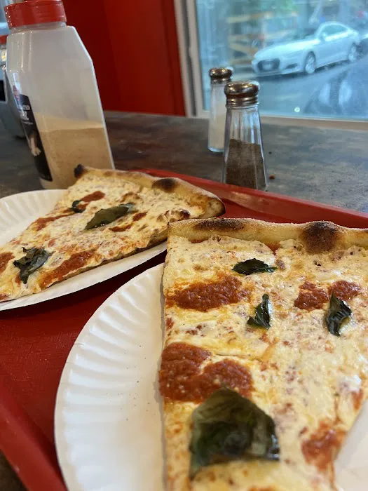 La Traviata Pizzeria Picture 4